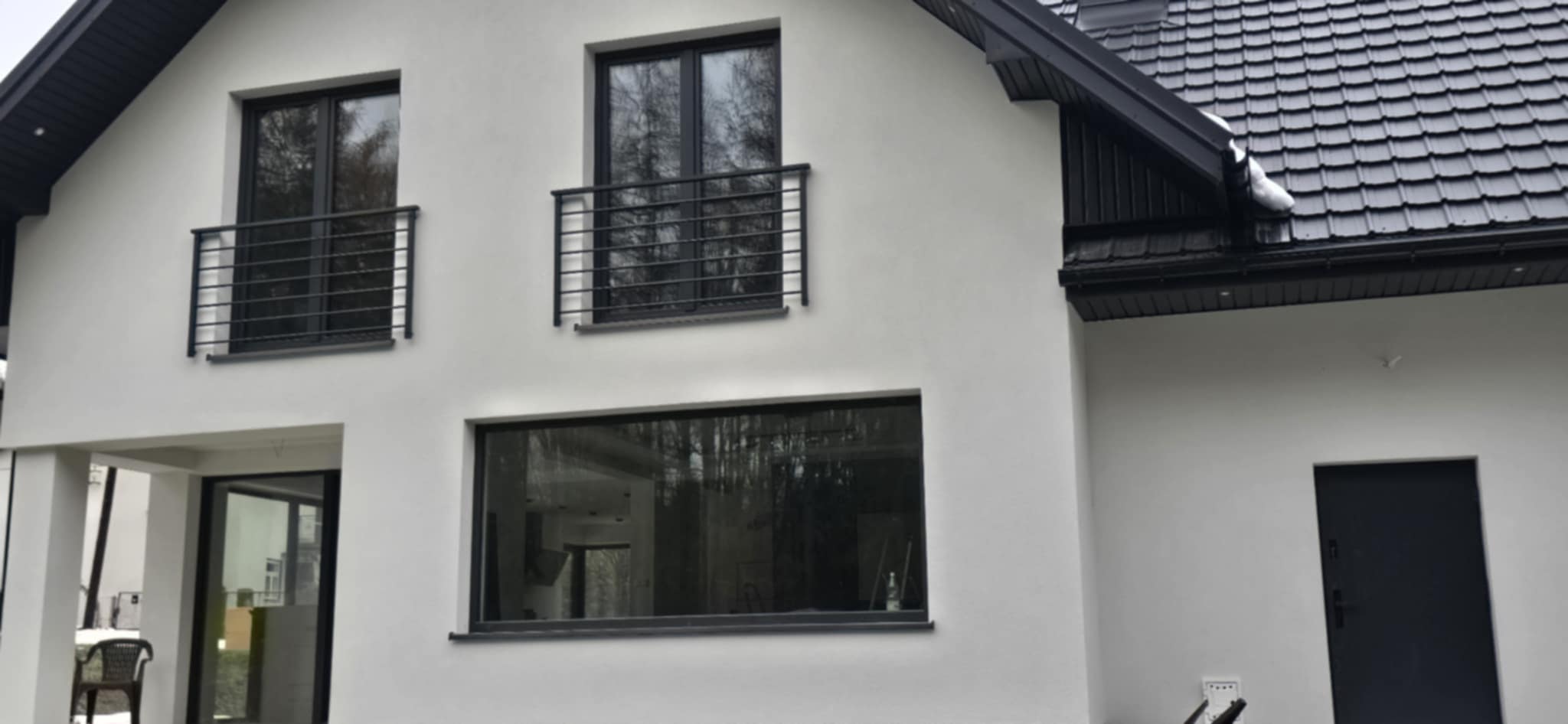 Balustrada ciągła narożna balkonowa, czarna struktura proszkowa